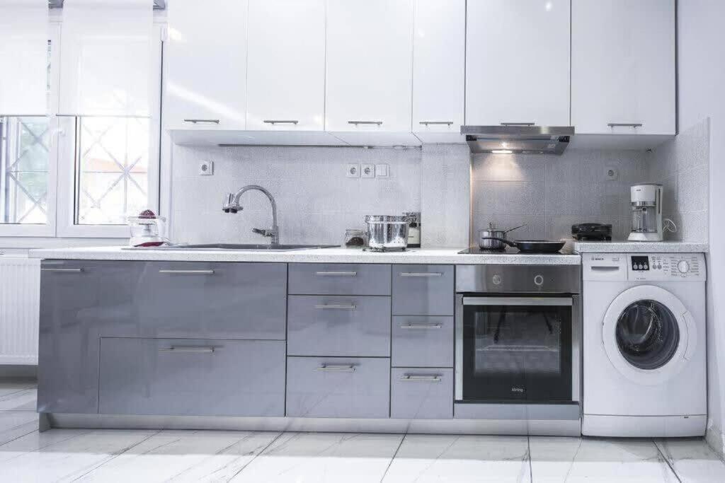 فيلا Modern Fully-Equipped House, 5 Min Walk From Metro أثينا المظهر الخارجي الصورة